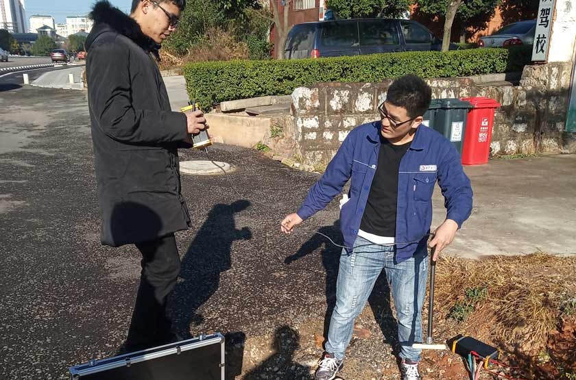 國(guó)電西高為昆明客戶(hù)調(diào)試電纜故障測(cè)試設(shè)備