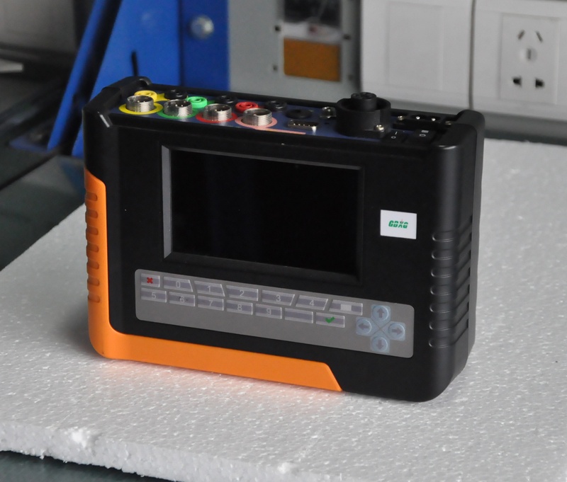 三相電能表多功能現(xiàn)場(chǎng)校驗(yàn)儀